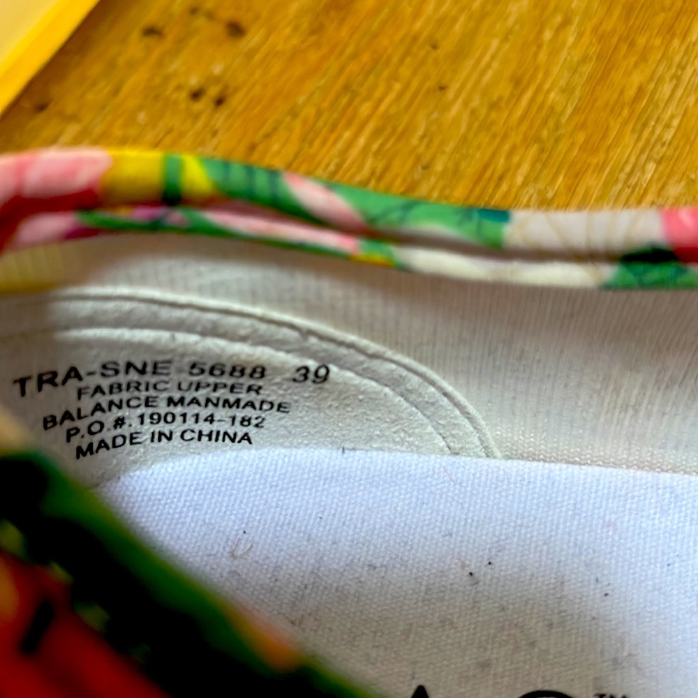 NEW! TRAQ - Sneakers Size 9 - Floral Print - great arch support! 🌸💜💙🧡💚 - Picture 4 of 7
